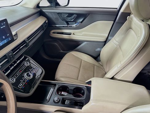 Used 2022 Lincoln Corsair AWD w/ Premium Package image 25