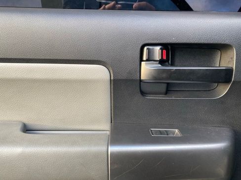 Used 2019 Toyota Sequoia SR5 AWD/4WD image 11