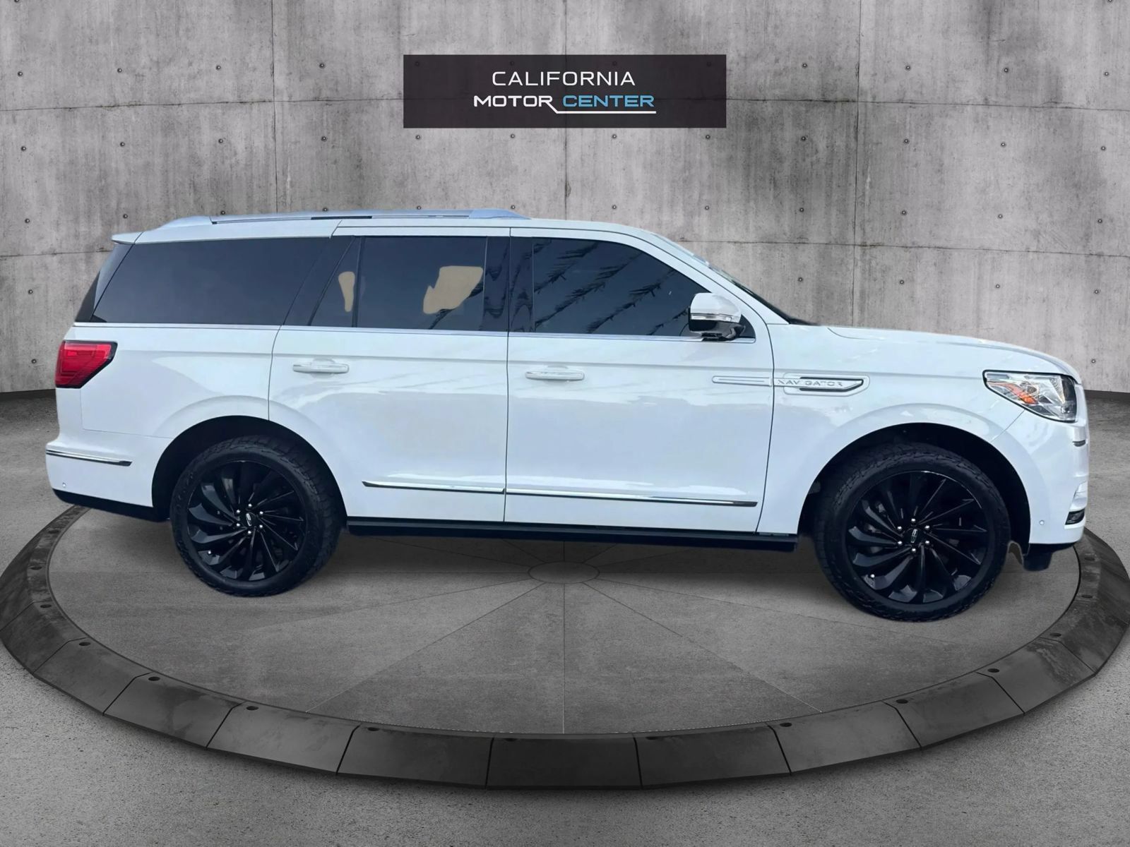 Used 2021 Lincoln Navigator Reserve AWD/4WD image 4