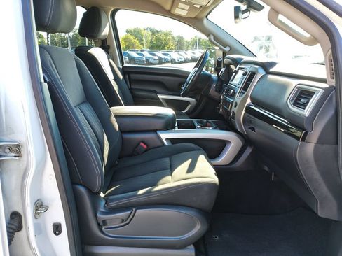Used 2017 Nissan Titan SV AWD/4WD image 21