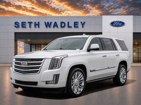 Used 2017 Cadillac Escalade Platinum AWD/4WD image 3