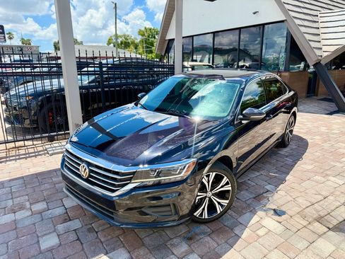 Used 2021 Volkswagen Passat 2.0T SE FWD image 1