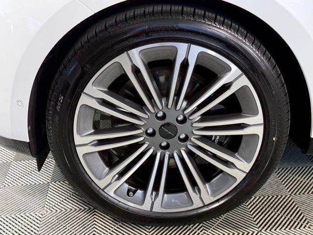 New 2026 Land Rover Range Rover SV AWD/4WD image 11
