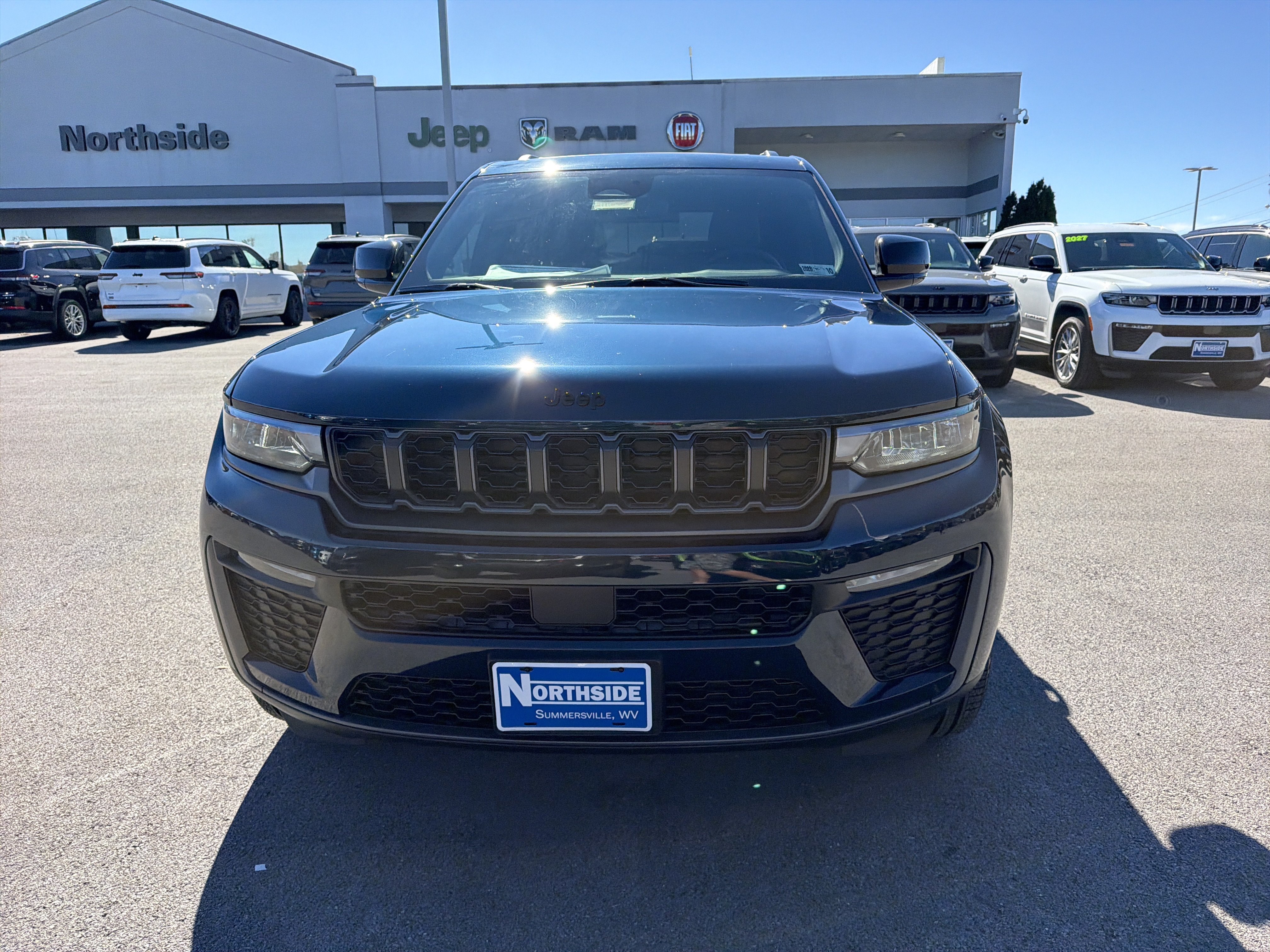 New 2027 Jeep Grand Cherokee Limited AWD/4WD image 2