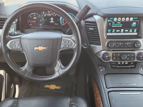 Used 2020 Chevrolet Tahoe Premier w/ Premier 6.2L Value Package AWD/4WD image 27