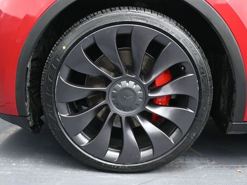 Used 2021 Tesla Model Y Performance image 10