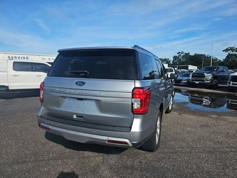 Used 2024 Ford Expedition XLT RWD image 4