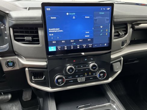 Used 2022 Ford Expedition XLT image 19