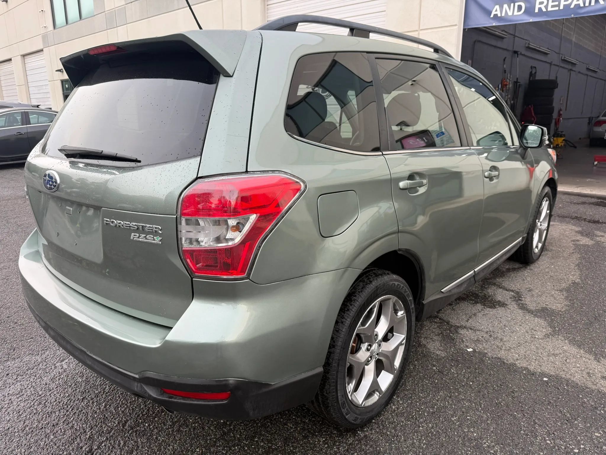 Used 2015 Subaru Forester 2.5i Touring w/ Eyesight & Navigation System AWD/4WD image 12