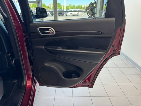 Used 2018 Jeep Grand Cherokee Altitude AWD/4WD image 47