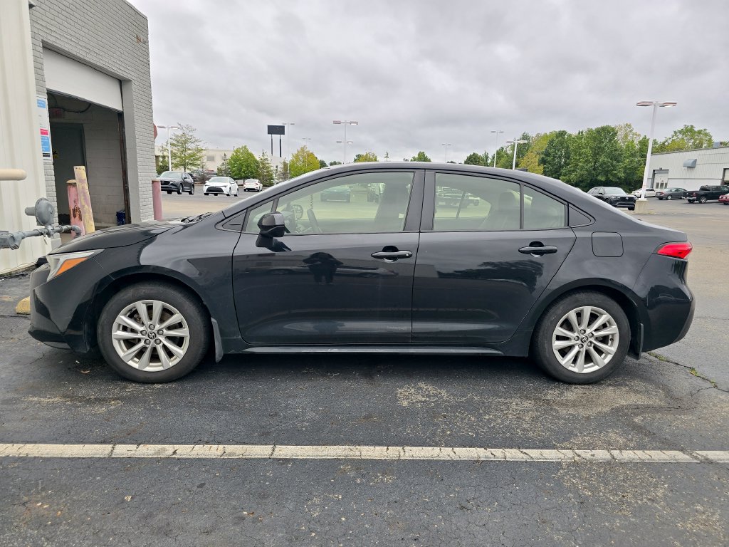 Used 2024 Toyota Corolla LE w/ LE Convenience Package FWD image 4
