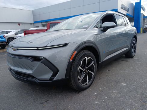 New 2026 Chevrolet Equinox EV LT image 6