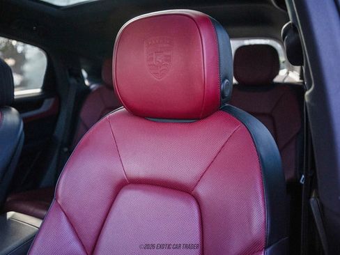 Used 2024 Porsche Cayenne S image 32