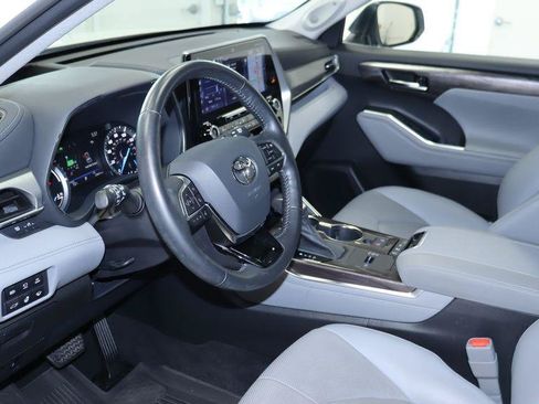 Used 2021 Toyota Highlander Platinum AWD/4WD image 21