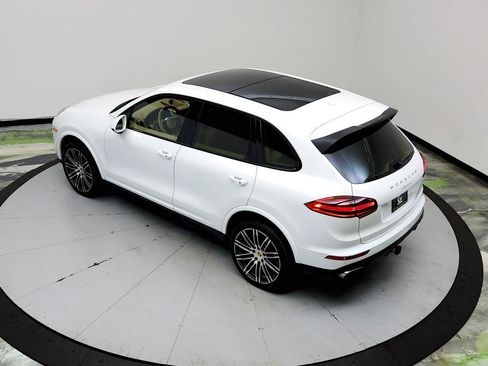 Used 2017 Porsche Cayenne Platinum Edition w/ Premium Package (PJV) AWD/4WD image 36