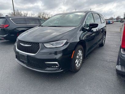 Certified 2023 Chrysler Pacifica Touring-L