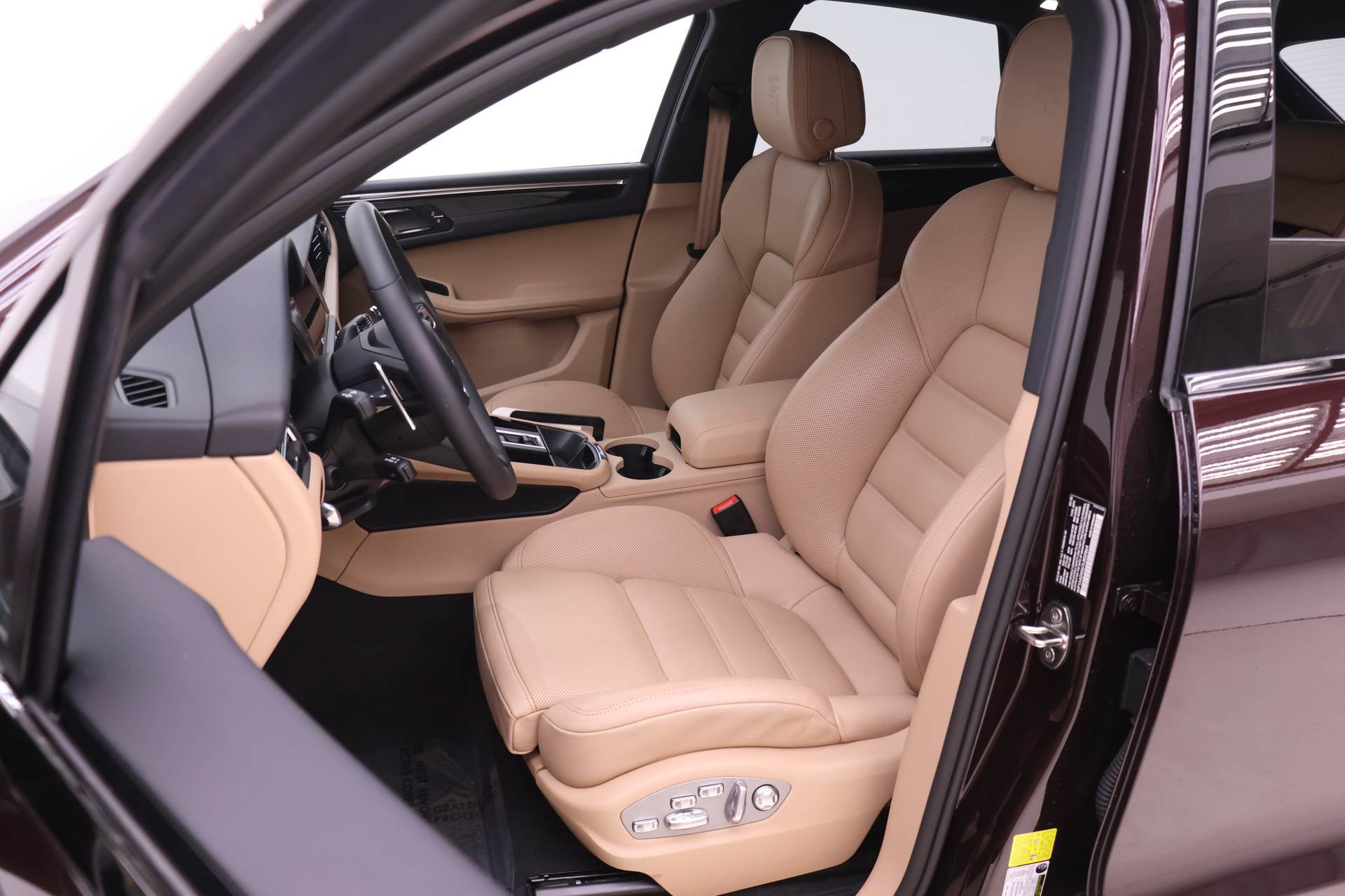 Used 2026 Porsche Macan AWD/4WD image 5