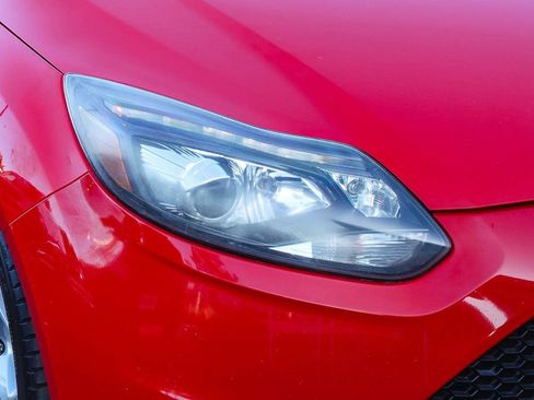 Used 2013 Ford Focus ST FWD image 4