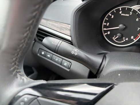 Used 2025 Nissan Altima 2.5 SL FWD image 38