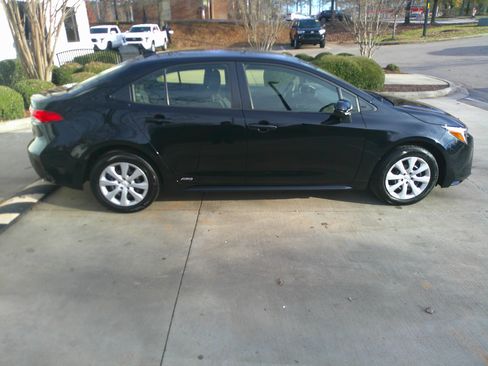 Used 2024 Toyota Corolla LE image 18