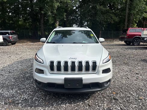 Used 2016 Jeep Cherokee Latitude FWD image 2