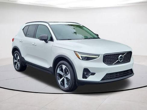 Certified 2026 Volvo XC40 B5 Plus AWD/4WD image 1