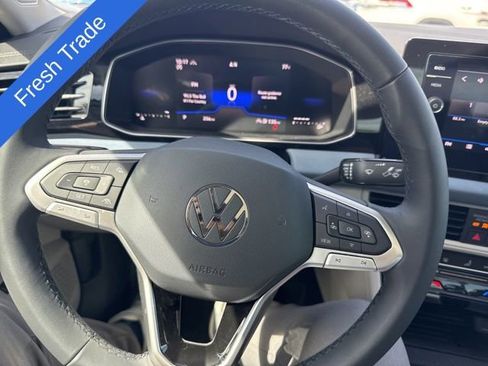 Used 2026 Volkswagen Jetta SE image 4