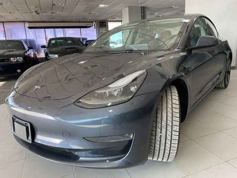 Used 2023 Tesla Model 3 Standard Range image 3