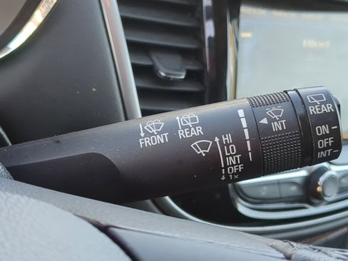 Used 2019 Chevrolet Trax LT w/ LT Convenience Package image 26