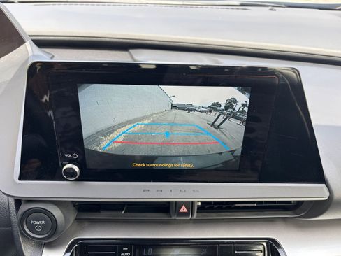 Used 2025 Toyota Prius LE image 17