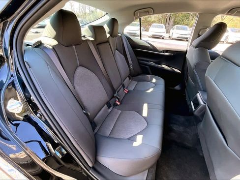 Used 2022 Toyota Camry LE image 19