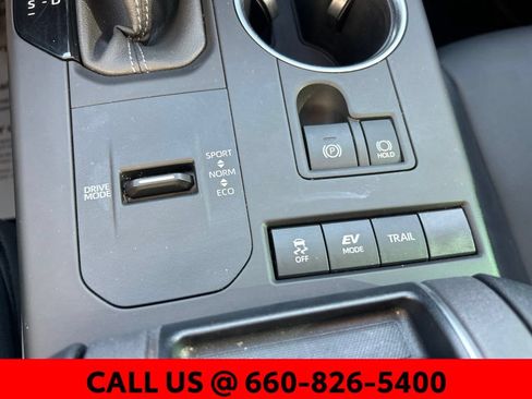 Used 2022 Toyota Highlander XLE AWD/4WD image 29