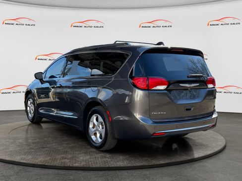 Used 2017 Chrysler Pacifica Touring-L Plus image 6