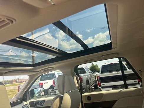 Used 2019 Lincoln Navigator Reserve w/ Cargo Package AWD/4WD image 9