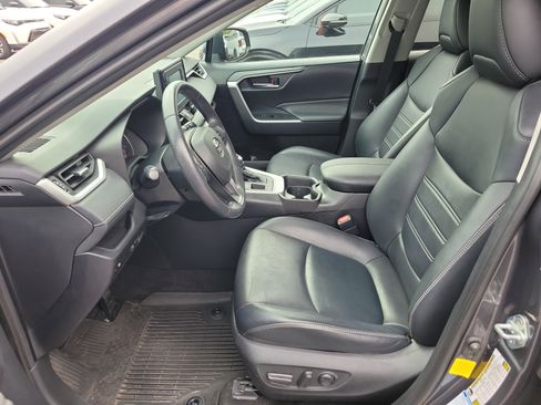 Used 2019 Toyota RAV4 XLE Premium image 23