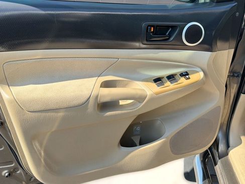 Used 2010 Toyota Tacoma PreRunner image 12