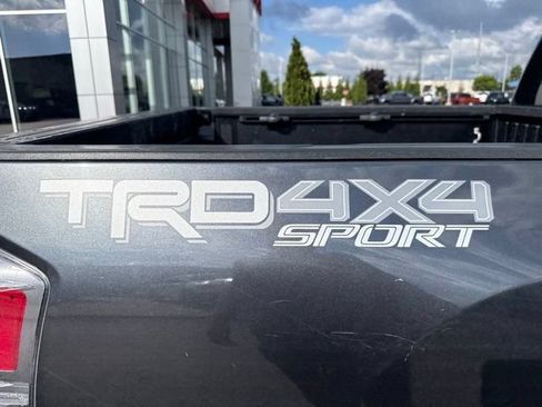 Used 2022 Toyota Tacoma TRD Sport AWD/4WD image 9