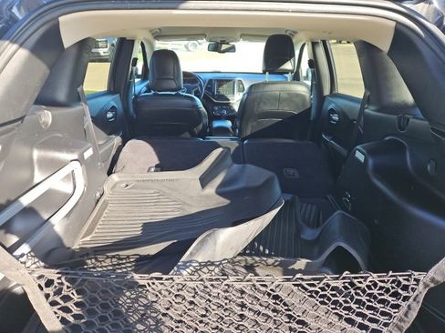 Used 2016 Jeep Cherokee Limited image 10