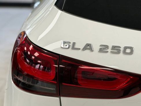 Used 2022 Mercedes-Benz GLA 250 4MATIC image 8