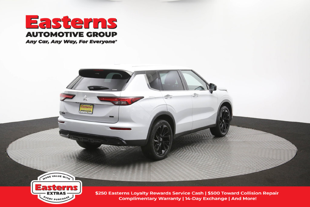 Used 2023 Mitsubishi Outlander SE Black Edition AWD/4WD image 42
