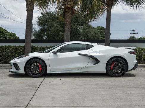 Used 2025 Chevrolet Corvette Stingray Preferred Cpe w/ Z51 Performance Package RWD image 3