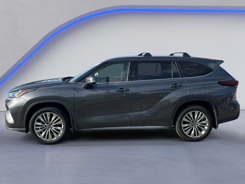 Used 2024 Toyota Highlander Platinum AWD/4WD image 3
