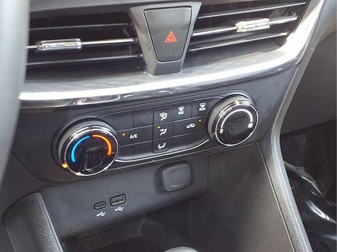 Used 2025 Buick Encore GX Preferred FWD image 8
