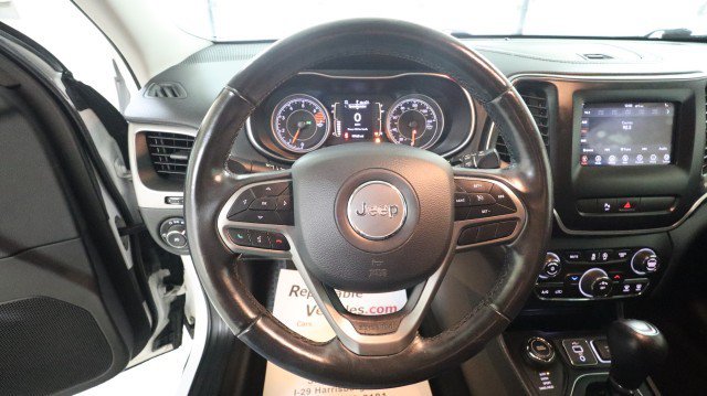 Used 2020 Jeep Cherokee Latitude Plus w/ Cold Weather Group AWD/4WD image 18