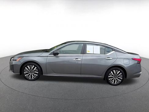 Used 2025 Nissan Altima 2.5 SV image 9