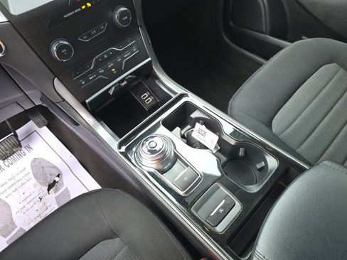 Certified 2020 Ford Edge SE image 20