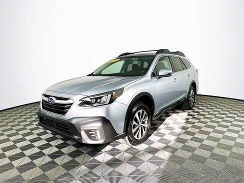 Used 2022 Subaru Outback Premium image 5