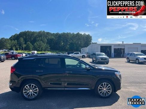 Used 2023 GMC Terrain Denali w/ Denali Premium Package AWD/4WD image 7