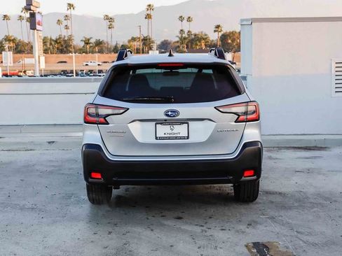 Used 2025 Subaru Outback Premium AWD/4WD image 8