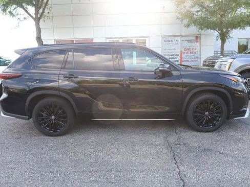 Used 2025 Toyota Highlander XSE AWD/4WD image 5